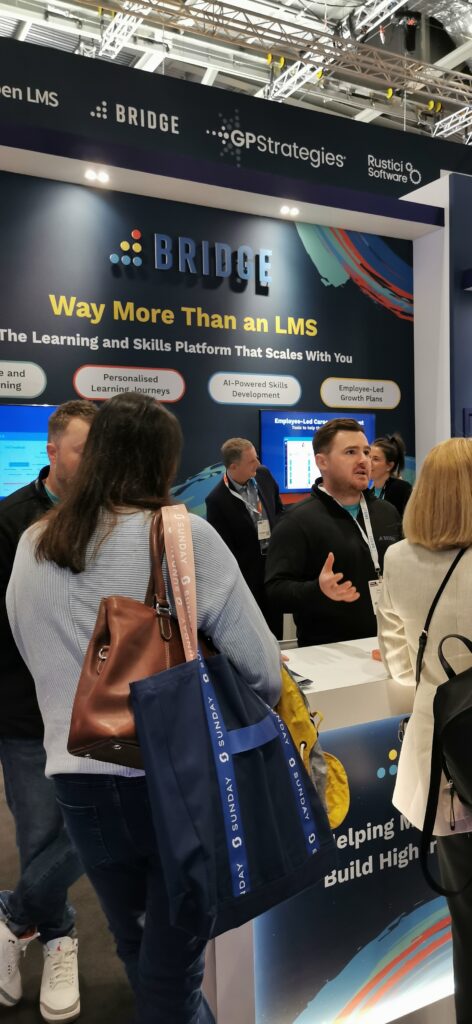 Bridge expo stand